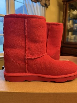 UGG KIDS CLASSIC II/SIZE 4/RED/BRAND NEW!!