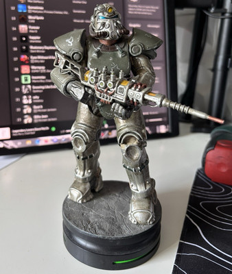 ThinkGeek Fallout Power Armor 1:1 Statue Limited Edition (2018)