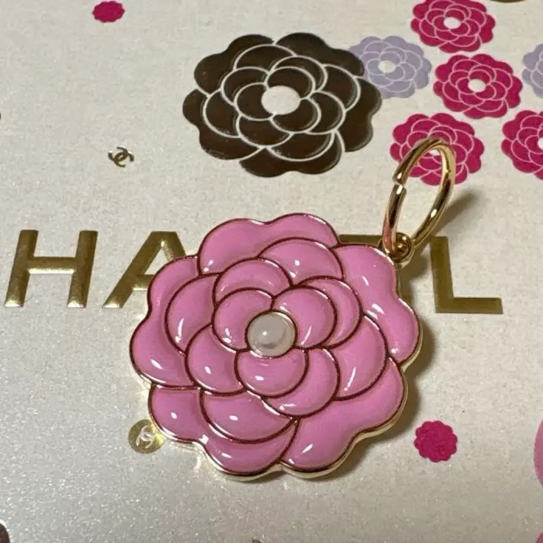 CHANEL フラワー ロゴ チャーム CHANEL 2026 Mother's Day Charms Pink GWP Japan Official Gift | eBay