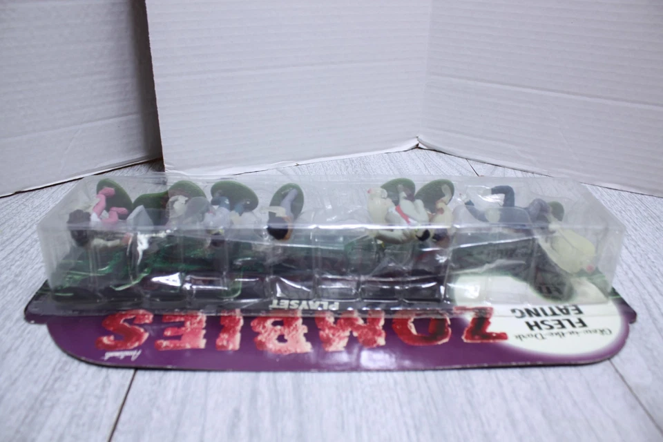 Zombies Playset Figures, Glow In The Dark Flesh Eating, Accoutrements, 2007. - Image 4 of 4