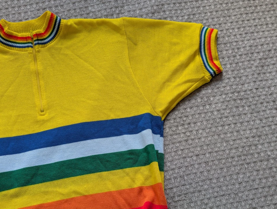 Camiseta deportiva de ciclismo vintage Bike Warehouse grande amarilla a rayas arco iris 1/4 bolsillo con cremallera Foto 4 de 4