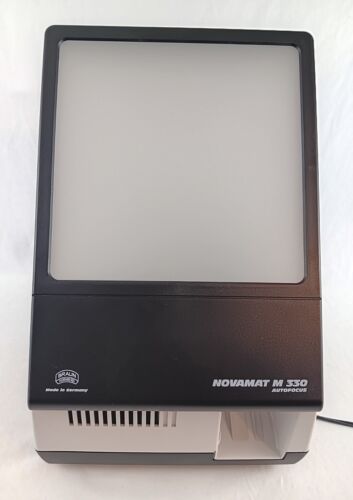 Braun Novamat M330 Proiettore diapositiva autofocus con schermo - Foto 1 di 17