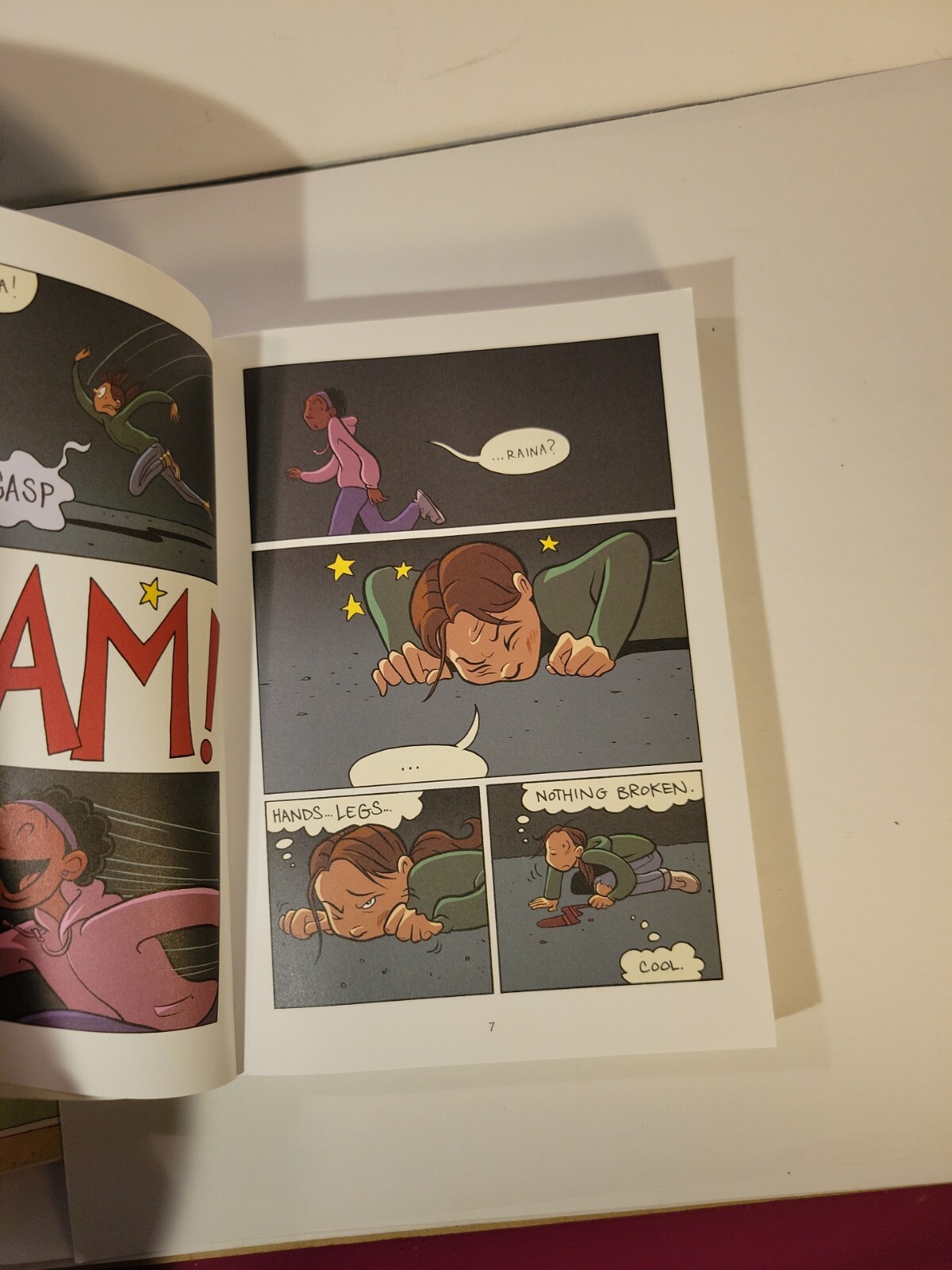 Smile by Raina Telgemeier (2010, Trade Paperback)