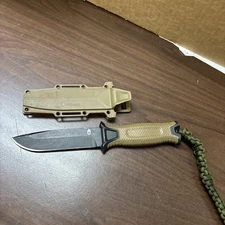 Gerber Portland Oregon USA 08721 Knife W/ Sheath 5" Fixed Blade, HUNTING HIKING