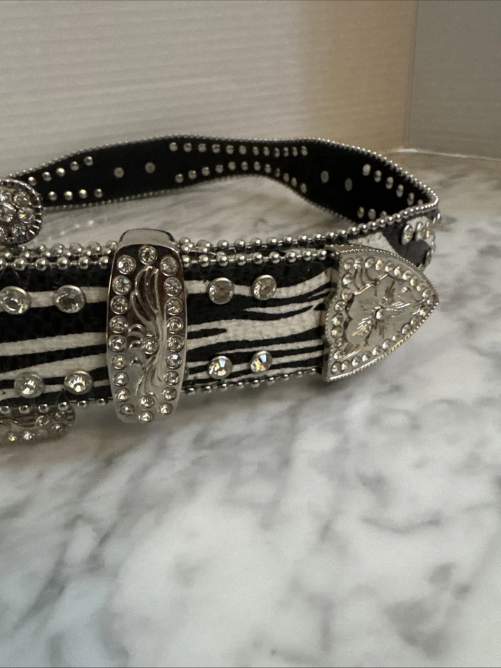 Cinto Western Concho S couro preto tom prata tachas cristal - Imagem 2 de 4