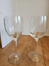 Set of 2 Encore by Toscany Wine Glasses Etched Fusia Pattern 6 oz Capacity