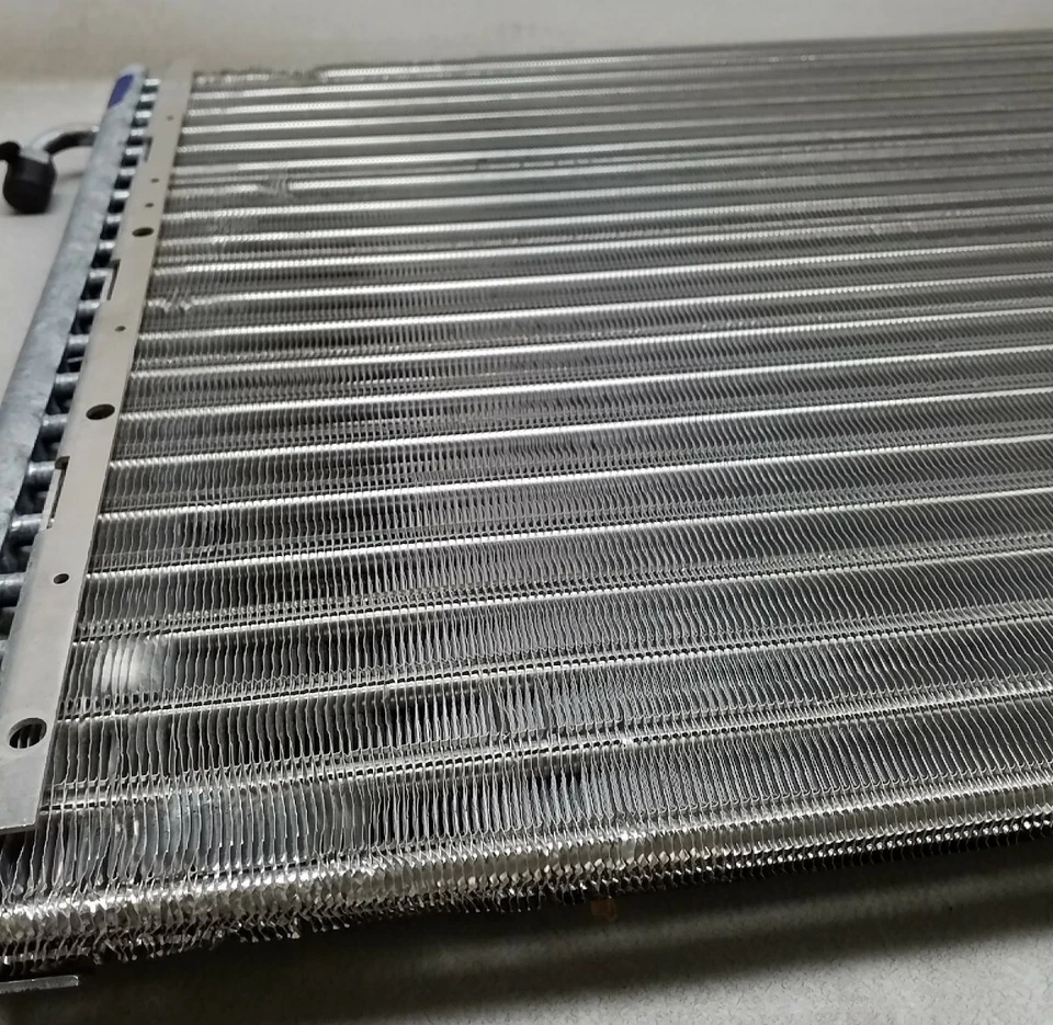 Condensador de aire acondicionado automotriz Modine 7-4303 Modine 7-4303 Foto 4 de 4