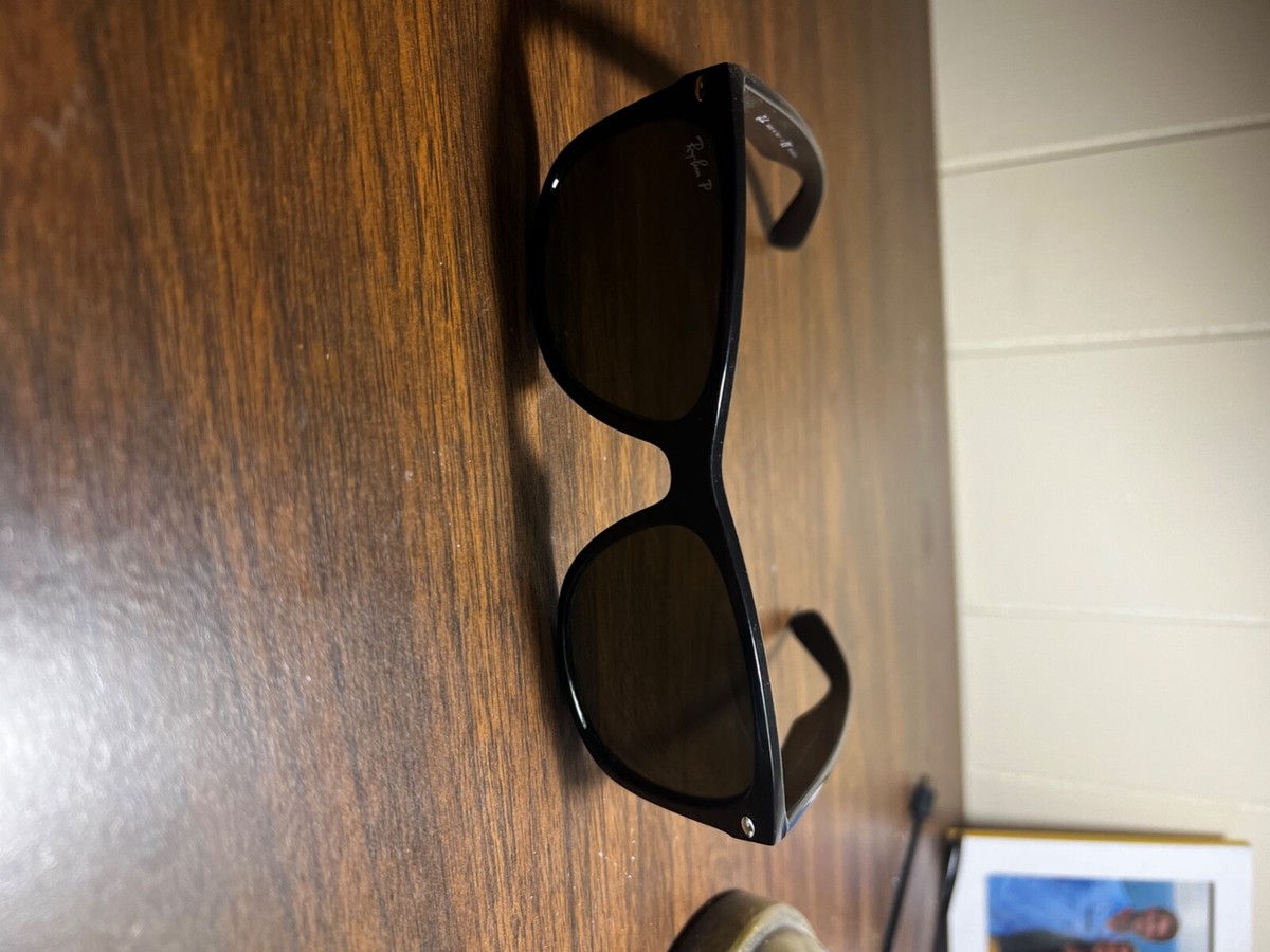 Ray-Ban Wayfarer Classic Polarized Sunglasses - Black/Green  display picture 1
