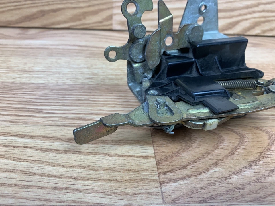 Cerradura puerta delantera derecha actuador pestillo OEM 88-89 BMW E24 635CSi M6 Foto 2 de 4