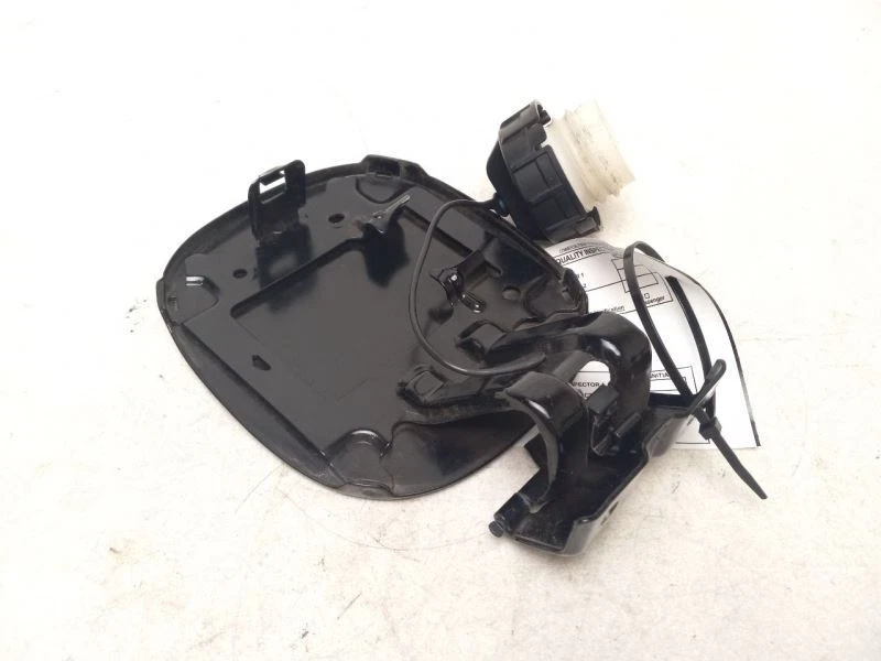 2011 MITSUBISHI OUTLANDER FUEL FILLER DOOR - Image 4 of 4