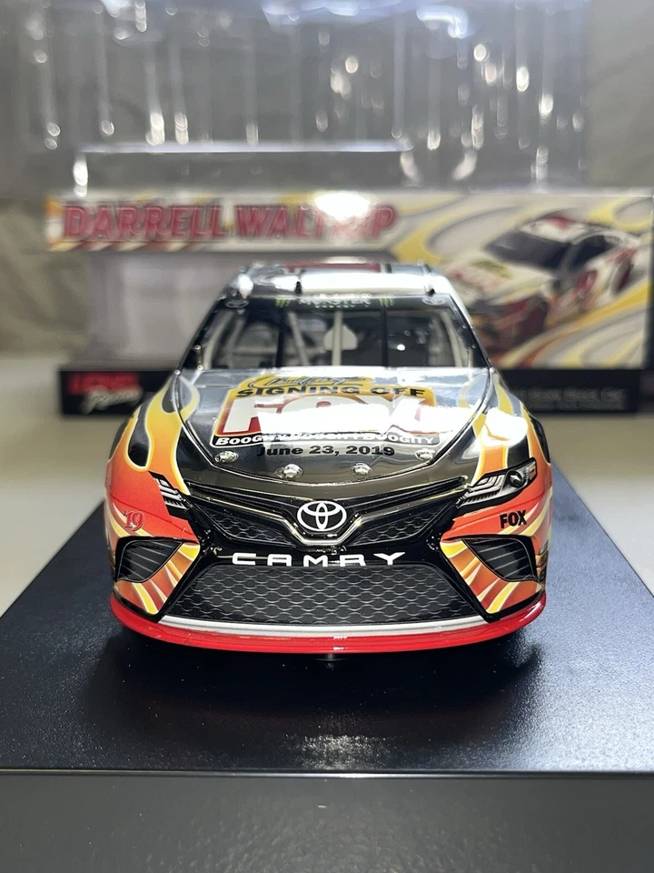 Darrell Waltrip #19 Fox Firning Off 2019 Camry Color Chrome 263/373 Foto 3 de 4