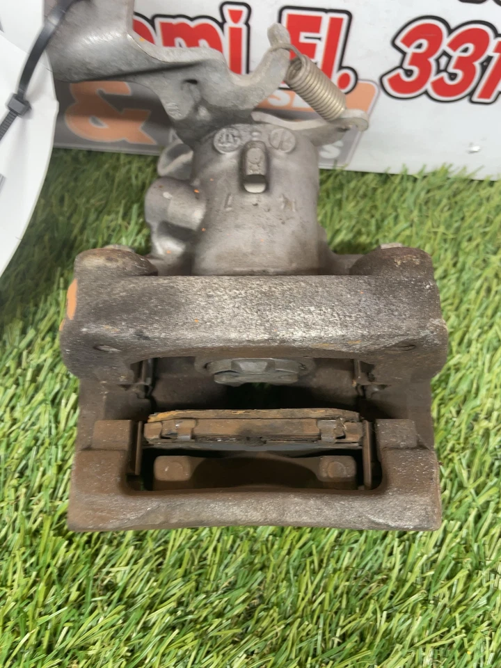 ✅ Toyota Corolla 2019 pinza trasera derecha OEM Foto 2 de 4