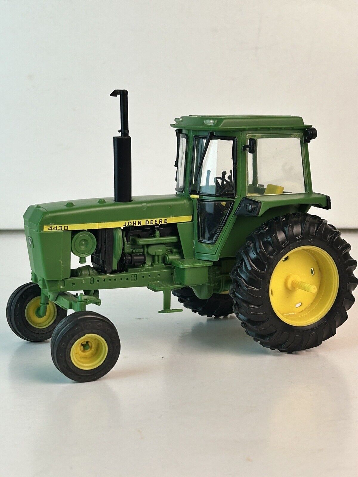 Ertl 1/25 Scale John Deere Model 4430 Farm Tractor Built Model Kit