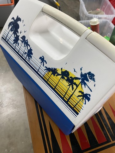 Vintage Igloo Playmate Cooler Blue White Palm Tree USA Retro Beach Lunchbox 80s - Picture 6 of 16