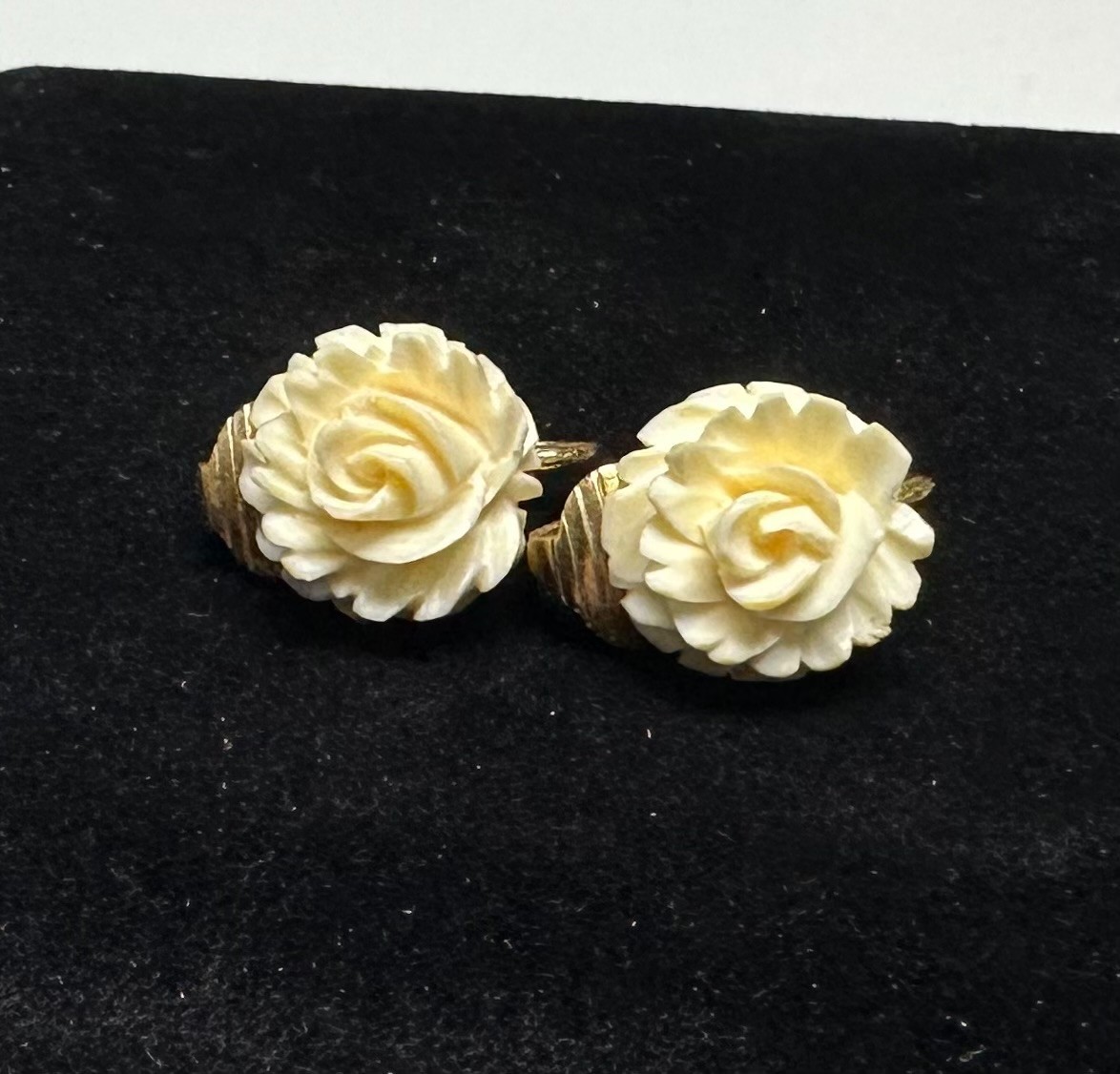 Vtg Costume White Carved Flower Rose Gold Tone Clip-on Earrings Jewelry Lot J