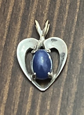 Vintage 14K Solid White Gold Blue Star Sapphire Gemstone Tiny Heart Pendant