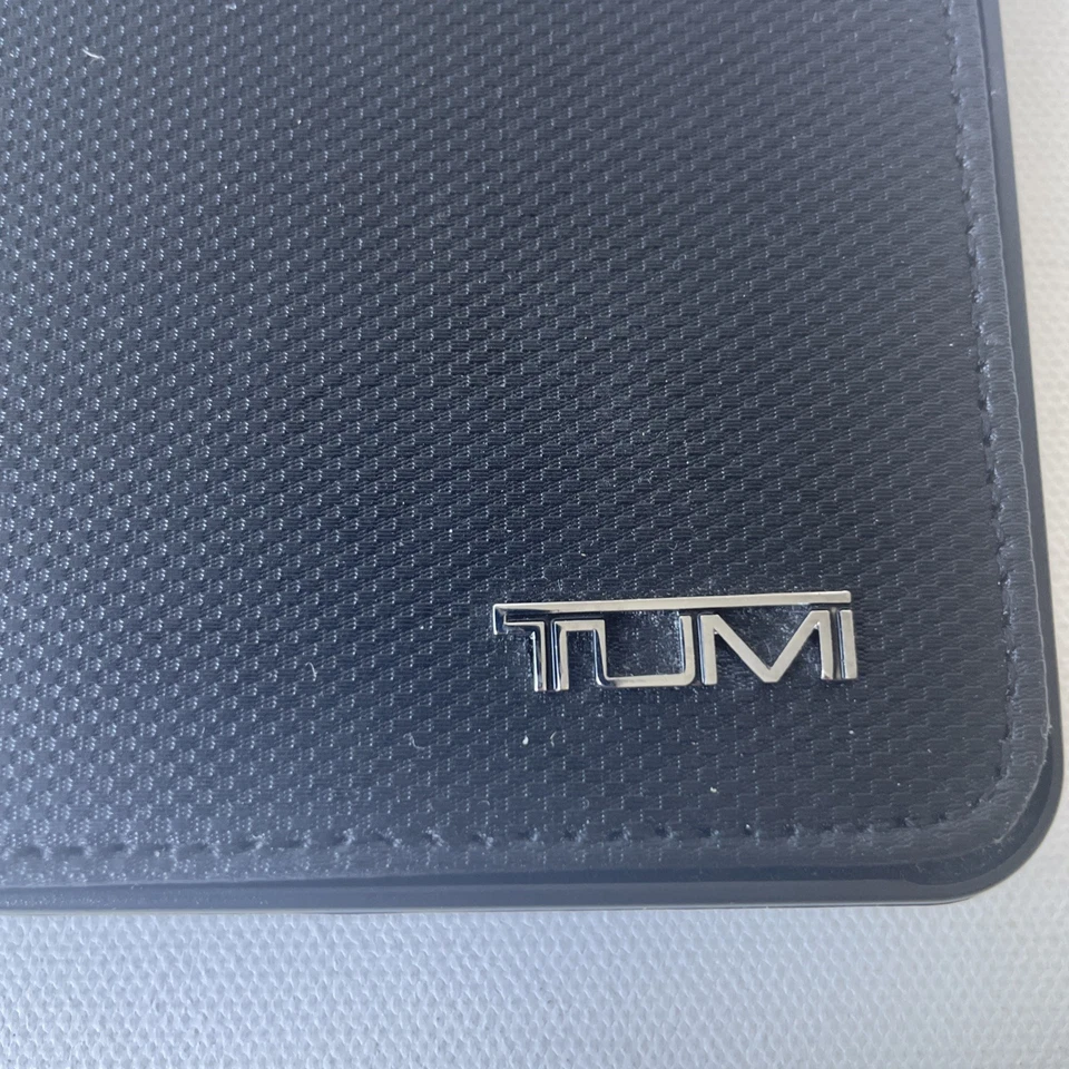 Tumi ipad 2 Case Ballistic Snap Case Black 9.7"x7.5"x0.5" - Image 2 of 4
