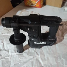 MAKITA  Sub-Compact 11/16'' Rotary Hammer Hammerdrill uses SDS‑PLUS bits XRH06ZB