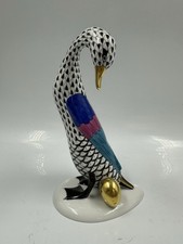 MINT HEREND 7.5 Goose W/ Golden Egg Bird Blue Fishnet Figurine