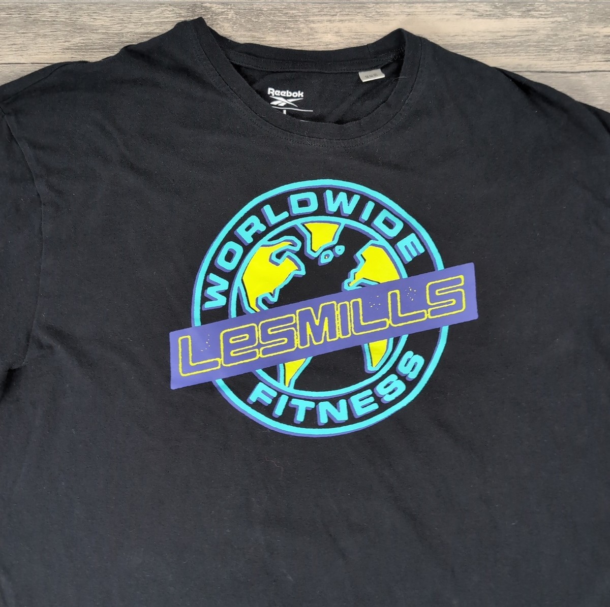 Reebok Les Mills Globe Fitness Big Graphic T-Shirt Men's Size Large L Black View 3
