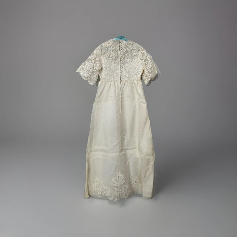 Vestido de novia Alfred Angelo de colección blanco roto, talla pequeña, tocado tren Halloween Foto 2 de 4