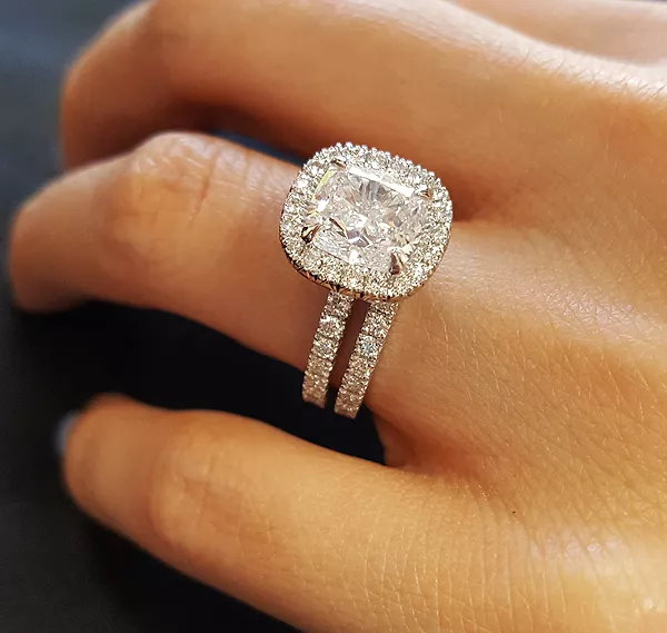 Non conflict top engagement rings