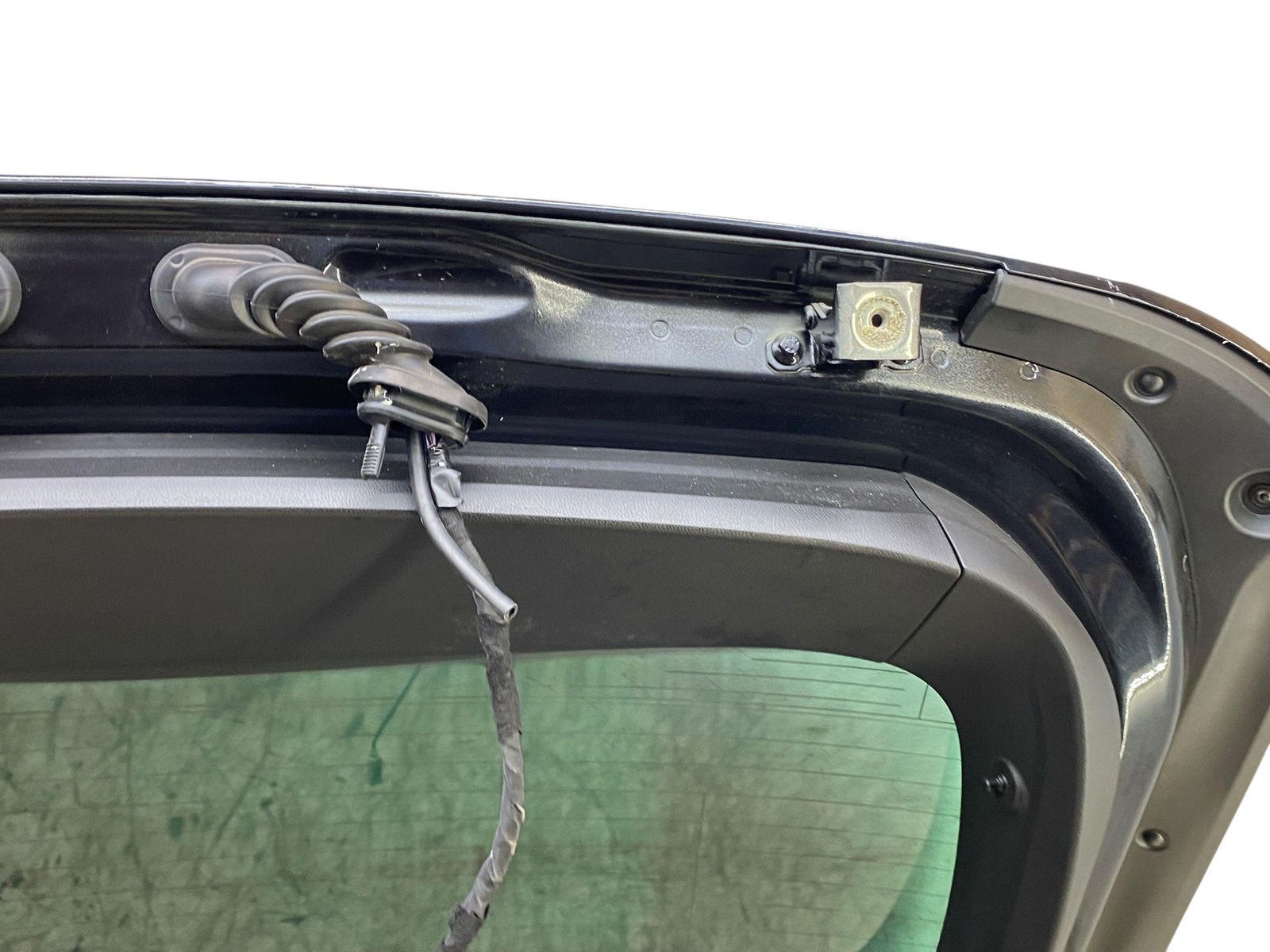 2017-2024 MASERATI LEVANTE MODENA REAR LIFTGATE W/ CAMERA NERO RIBELLE METALLIC