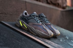 yeezy 700 og wave runner