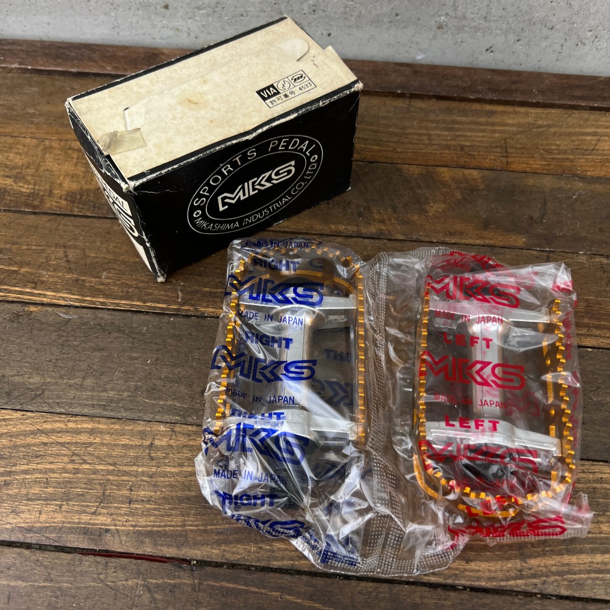 MKS Foot Jaws BMX Pedals Gold 9/16 NOS BM-10 Old School BMX MKS Foot Jaws BMX Pedals Gold 9/16 NOS BM-10 Old School BMX