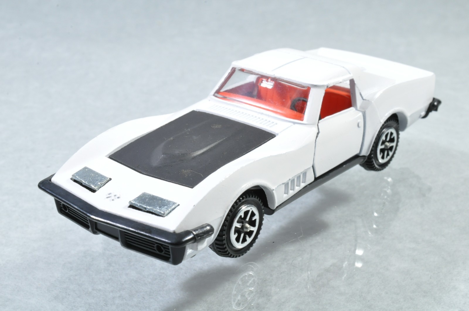 Dinky 221, Corvette Stingray - Free Price Guide & Review