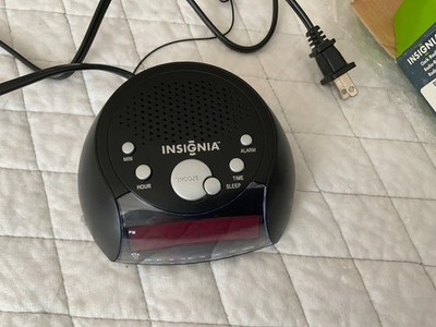 Insignia Digital AM/FM Alarm Clock Radio  Electric/Battery new original box