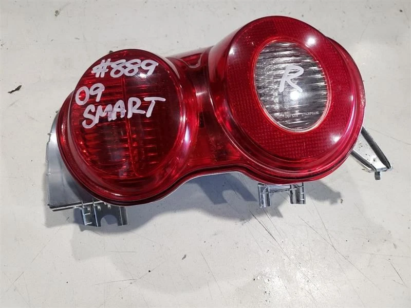 Luz trasera lateral Smart ForTwo 2009 pasajero derecho OEM A4518200664 Foto 2 de 4