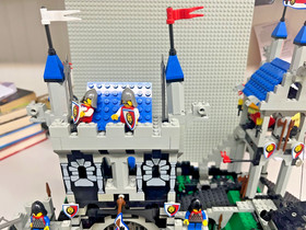 LEGO (6090) Castle: Royal Knight's Castle - 100% Complete*  Manual All Figures