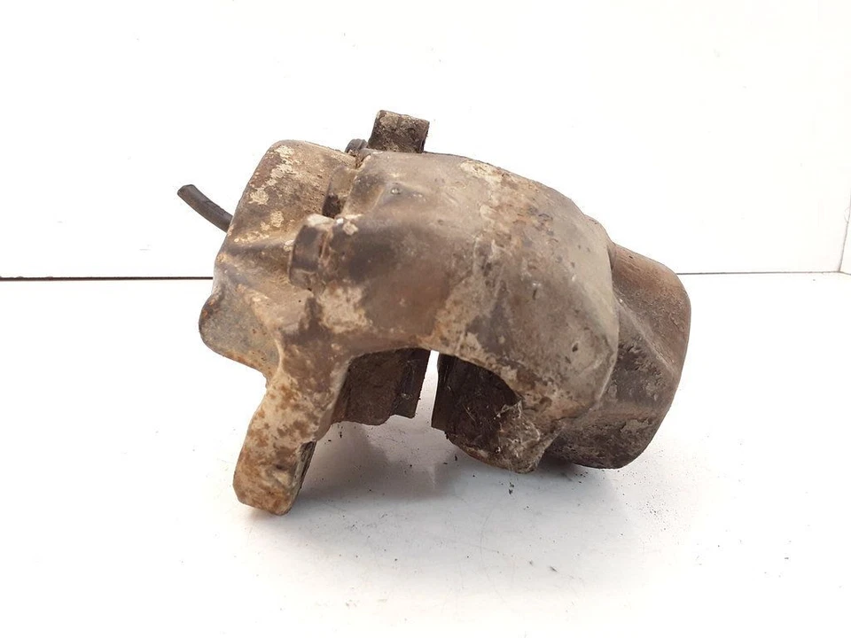 Mercedes-Benz W123 240D 53kW Diesel 1977 Front right brake caliper Foto 3 de 4