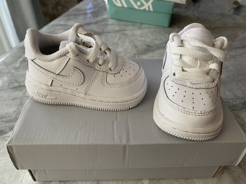 NIKE AIR FORCE 1 \