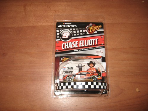 Chase Elliott #9 2024 Texas Win 1:64 Lionel Winners Circle RW03 - Picture 4 of 4