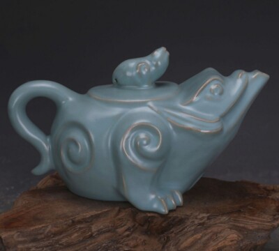 Chinese  Green Glaze Porcelain Teapot Toad Frog Handmade Collection Home Decor
