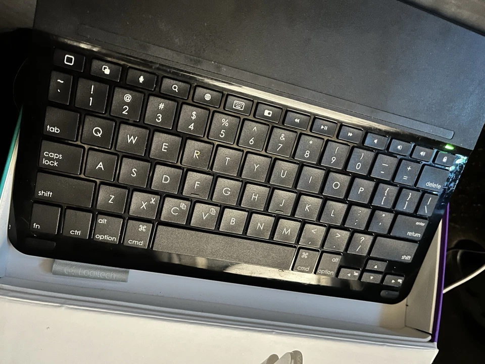 iPad Keyboard Case Logitech Bluetooth LED  Keyboard Hard Case Type + - Image 2 of 4