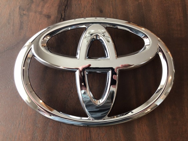 Genuine Toyota Tundra 2013 Front Grille Factory Emblem Badge 753110C030