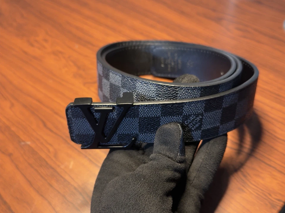 Cinturón Louis Vuitton LV Initiales Damier Grafito (M9821S) - Talla 125 - Auténtico Foto 3 de 4