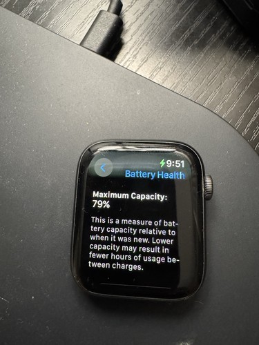 Apple Watch Series 4 16GB 44mm (GPS/CELLULAR| Silver Aluminum - Photo 8 sur 9