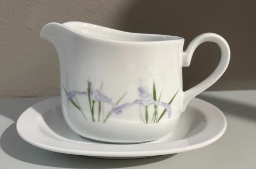 Shadow Iris Gravy Boat & Underplate Corning NY USA Corelle Corningware EXCELLENT
