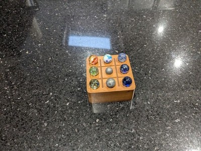 Tic Tac Toe Spiel Holz Handarbeit mit Aufbewahrung graviert Herzmachermarke