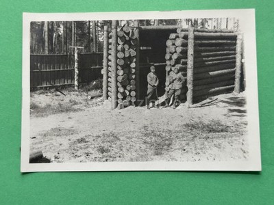 Foto Polizei-Regt. 31 u- 12 russ. Panzerkaserne Porowki bei Lepel 1943 4(MJ-167)
