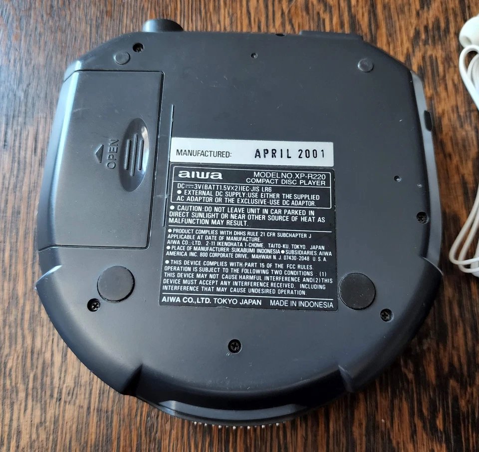 Vintage AIWA CD Player Sintonizador AM/FM Modelo XP-R220 Funciona com Bateria ou Cabo de Alimentação - Imagem 4 de 4