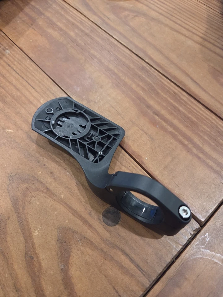 Computadora para bicicleta Wahoo ELEMNT Roam V1 GPS WFCC4 con montaje Foto 4 de 4