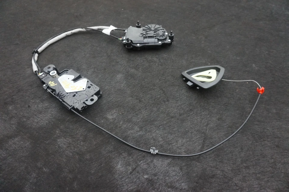 Actuador de cierre de tapa de maletero trasero OEM 51247441014 BMW M550I xDrive G30 2018-23 Foto 2 de 4