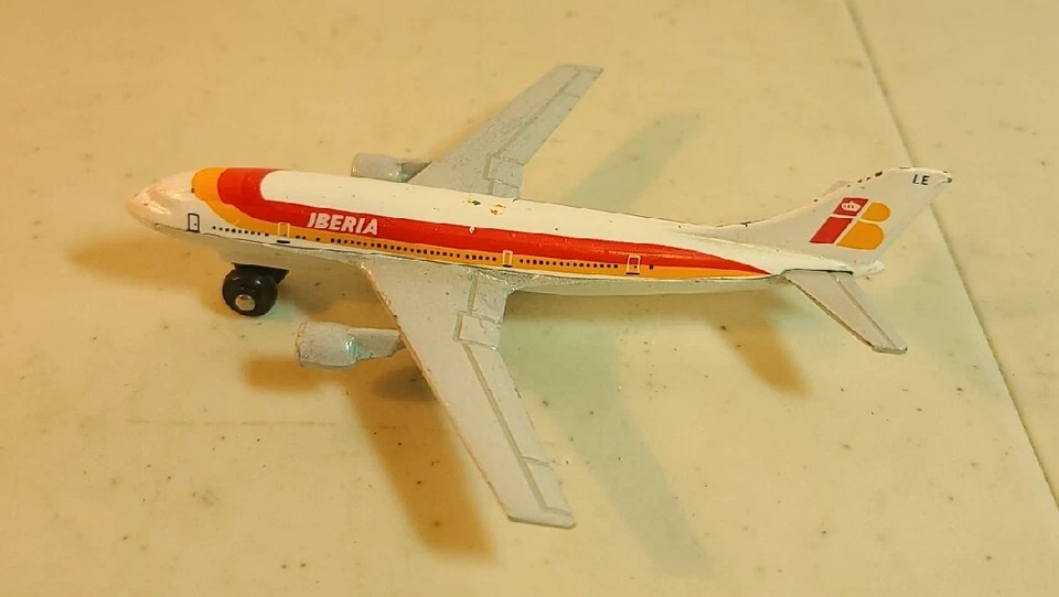 Caja de cerillas Sky Busters A300 B. Airbus IBERIA blanco fundido a presión Foto 2 de 4