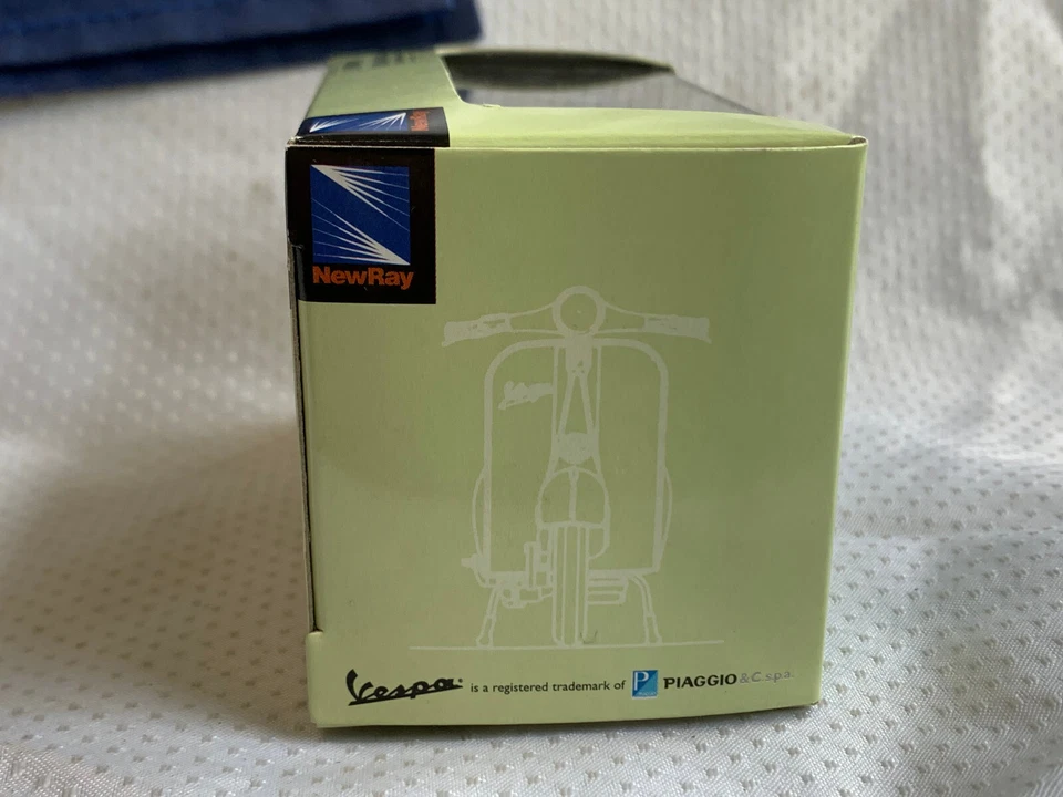 Diecast Vehicle Car Lot in Boxes Vespa 125 Australia Post Van Hamelys London Bus - Image 3 of 4