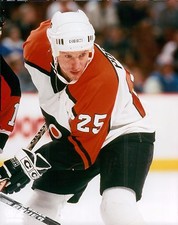Shjon Podein Philadelphia Flyers #25 Licensed NHL Unsigned Glossy 8x10 Photo